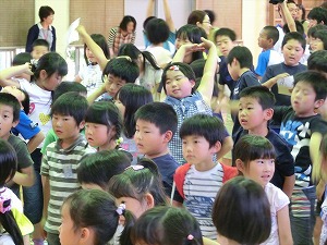 スクールコンサート　in　新上五島町立魚目小学校