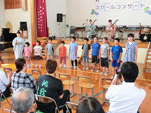 スクールコンサート　in　五島市立濱窄（はまさこ）小学校