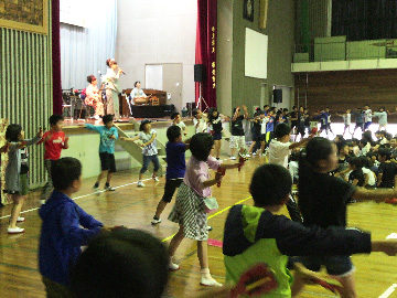 スクールコンサート in 対馬市立鶏鳴（けいめい）小学校