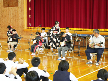 スクールコンサート in 対馬市立大船越小学校・中学校