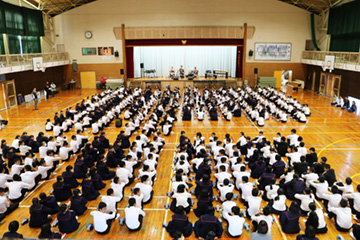 スクールコンサート in 日向市立財光寺中学校