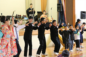 学校と地域を結ぶコンサート in 西米良村